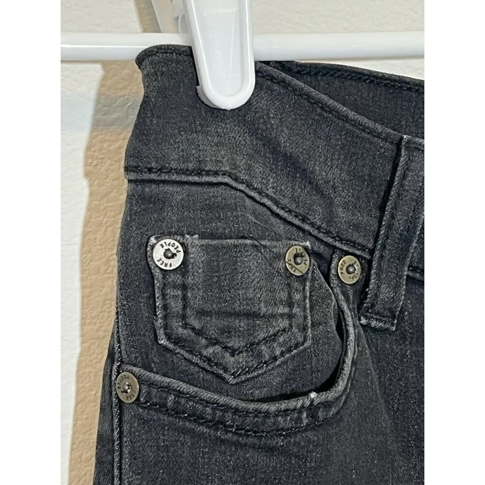 Free People Mid Rise Black Flare Jeans Size 27 Raw Hem Stretch Denim Zipper - Picture 9 of 10